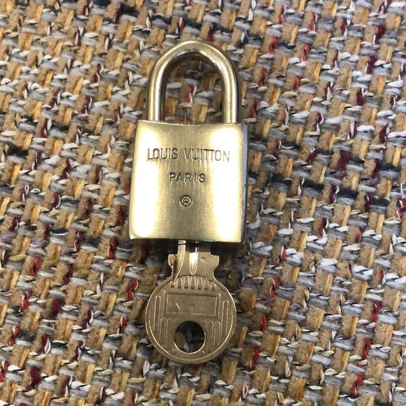 Vintage LV Louis Vuitton Padlock Lock & Key 211 - Picture 7 of 11